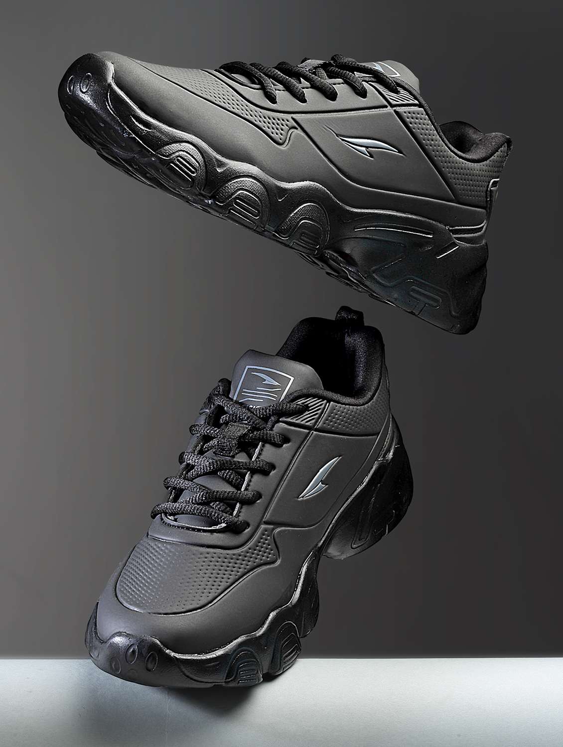 women solid lace-up sneaker