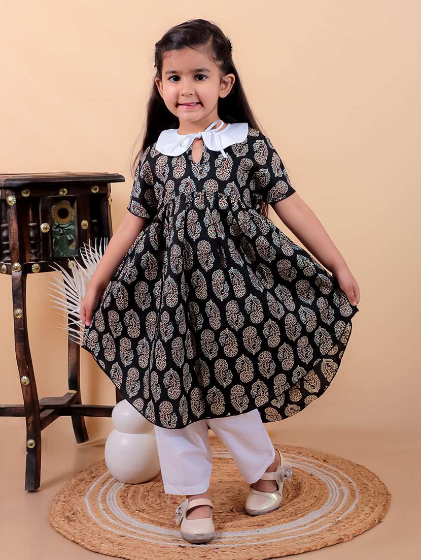 girls printed short sleeves kurta pant set - 21555745 - Standard Image - 2