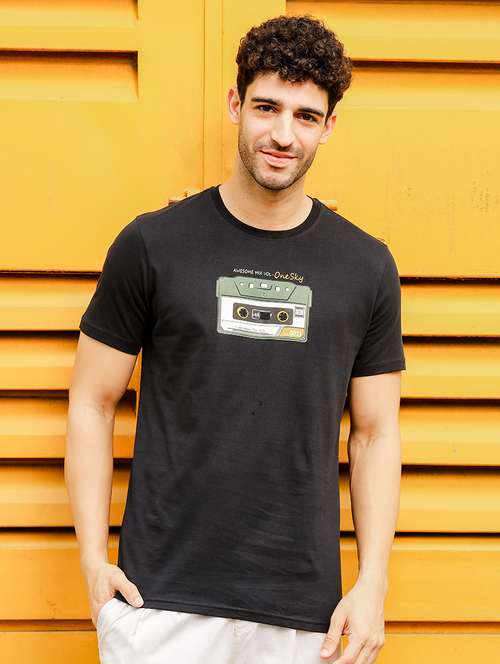 men chest print round neck t-shirt - 21557434 -  Standard Image - 0