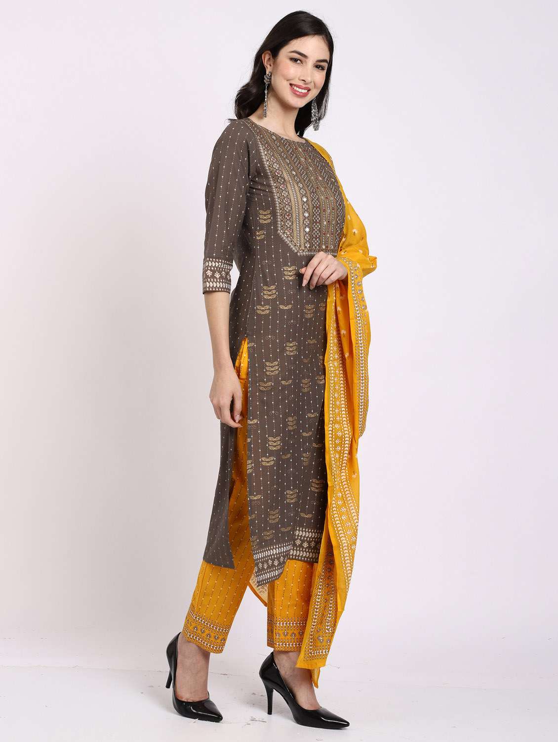 women foil print kurta pant set with dupatta - 21558304 -  Standard Image - 2