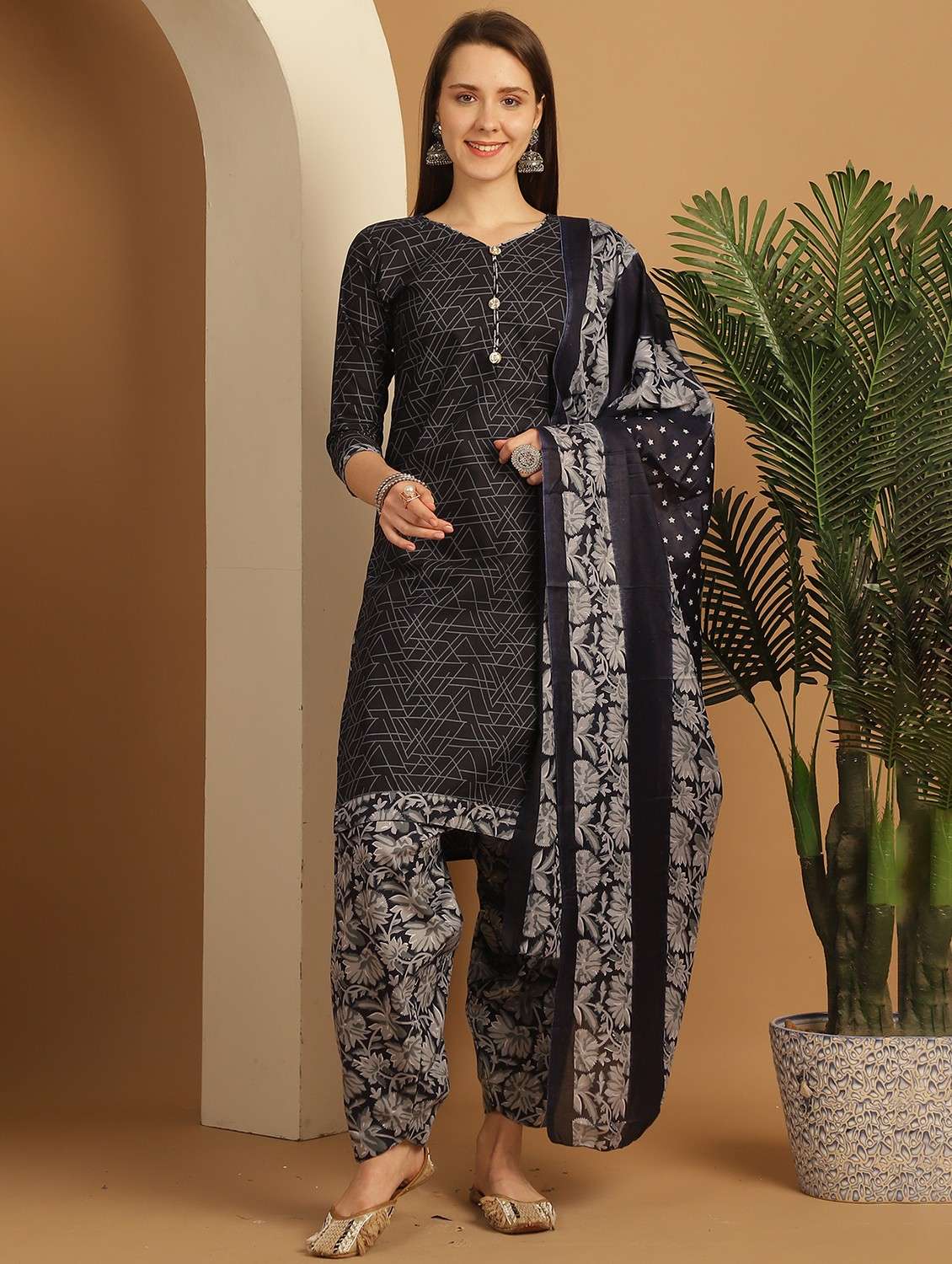 women geometric kurta salwar set with dupatta