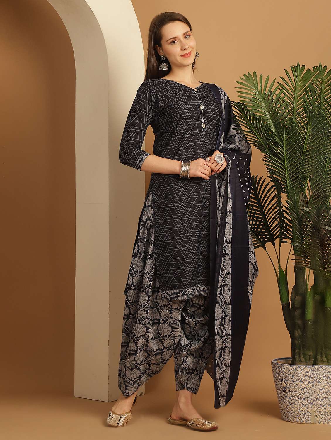 women geometric kurta salwar set with dupatta - 21558480 -  Standard Image - 2