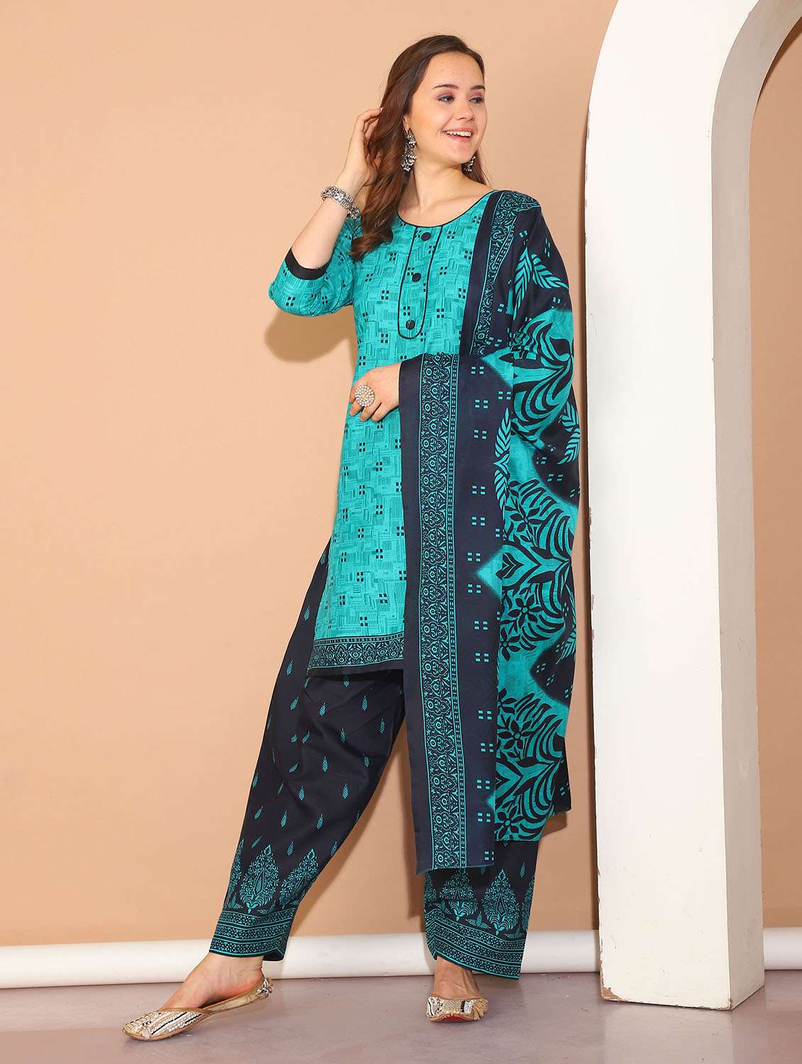 women geometric printed kurta salwar set with dupatta - 21558520 -  Standard Image - 2
