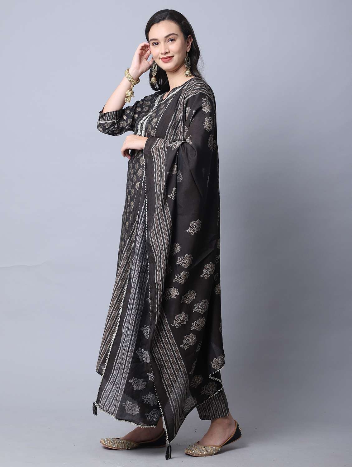 women black floral kurta pant set with dupatta - 21558547 -  Standard Image - 2