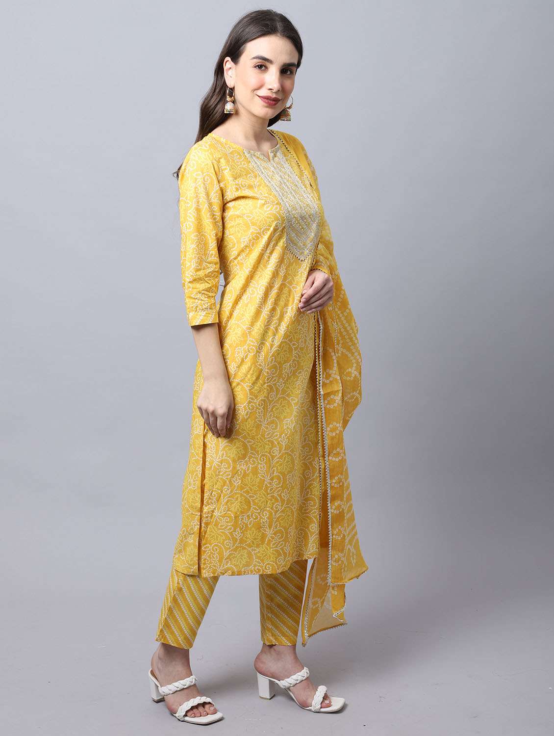 women bandhani kurta pant set with dupatta - 21558603 - Standard Image - 2