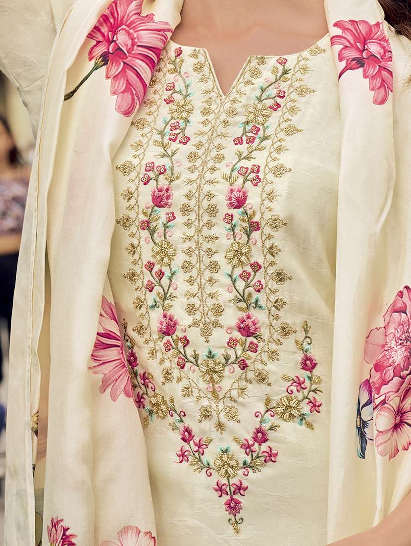 women embroidered kurta pant set with dupatta - 21558673 -  Standard Image - 7