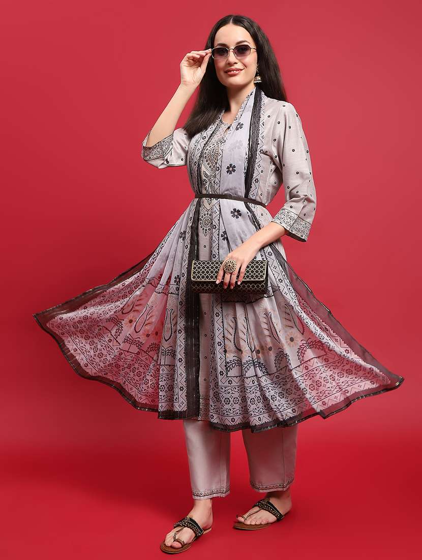 women self design three quarter sleeve suit set