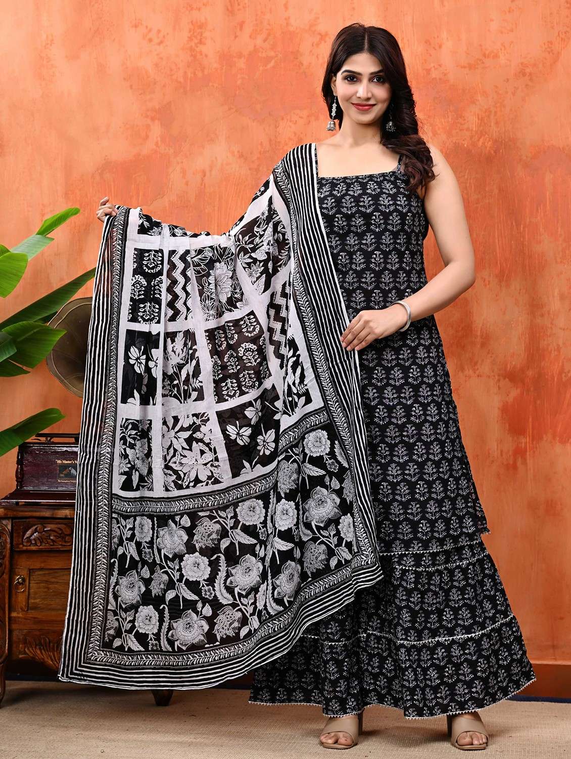 women black printed kurta sharara set - 21559747 - Standard Image - 2