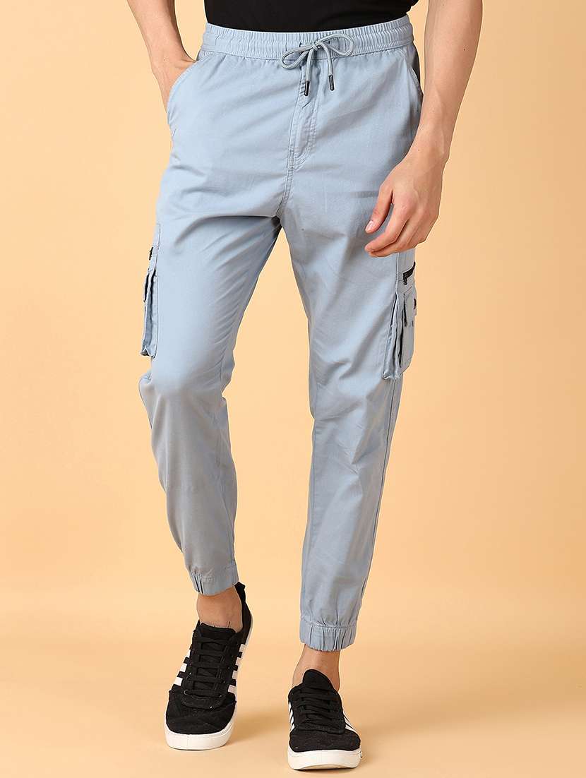 men solid regular fit cargo