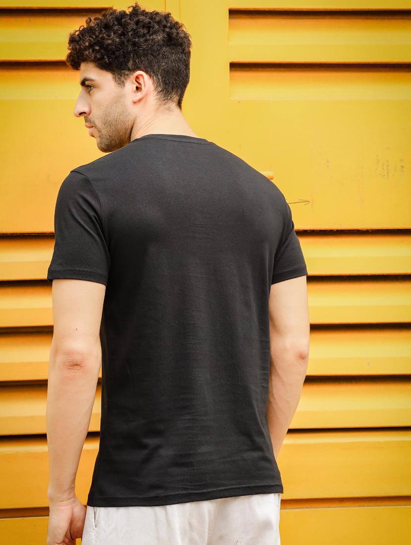 men round neck chest print t-shirt - 21563294 - Standard Image - 2