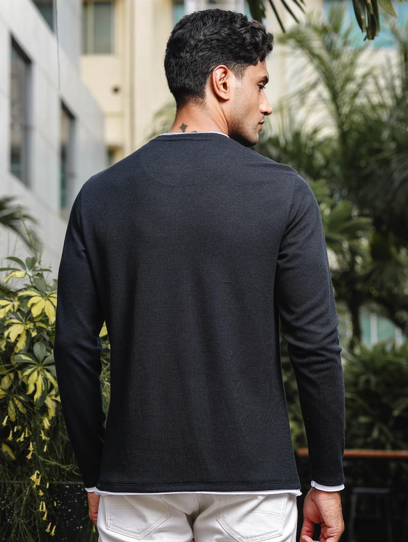 men round neck plain long sleeve t-shirt - 21563298 - Standard Image - 2
