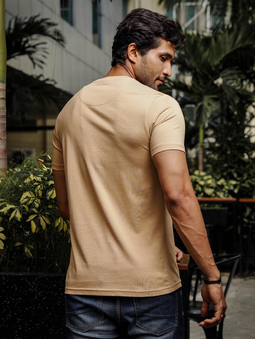 men round neck chest print t-shirt - 21563303 - Standard Image - 2