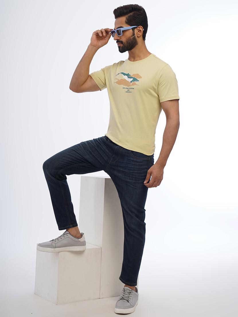 men round neck chest print t-shirt - 21563305 - Standard Image - 2