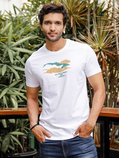 men round neck chest print t-shirt - 21563306 -  Standard Image - 0