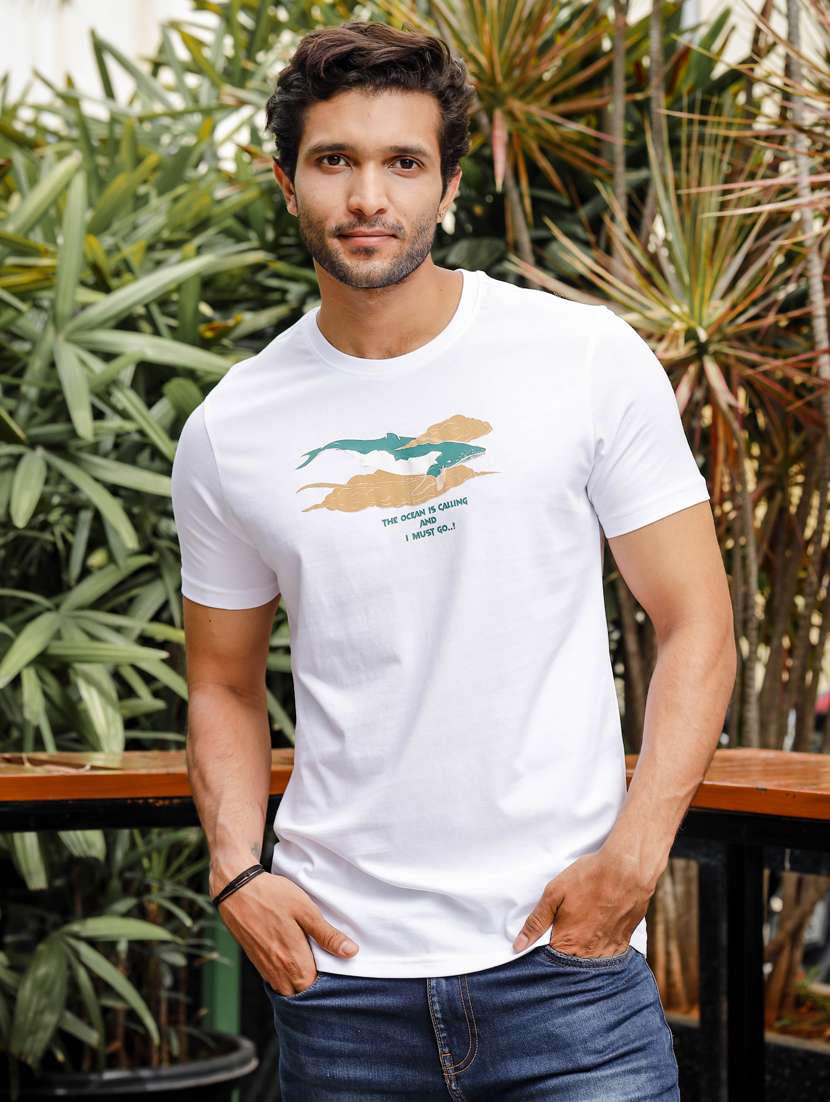 men round neck chest print t-shirt