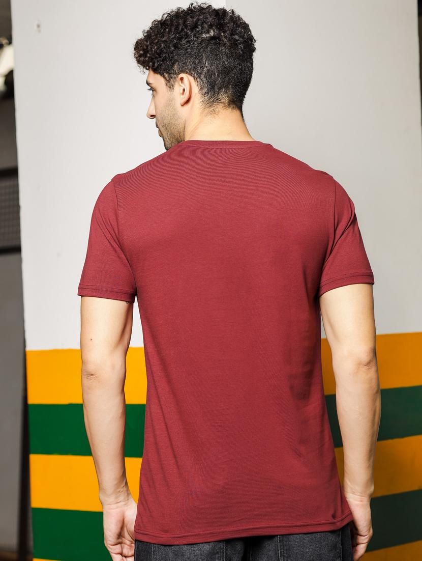 men round neck chest print t-shirt - 21563307 - Standard Image - 2