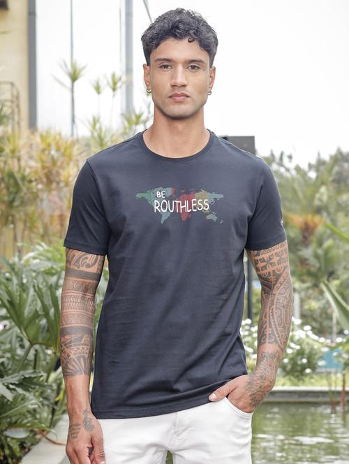 men round neck chest print t-shirt - 21563310 - Standard Image - 0