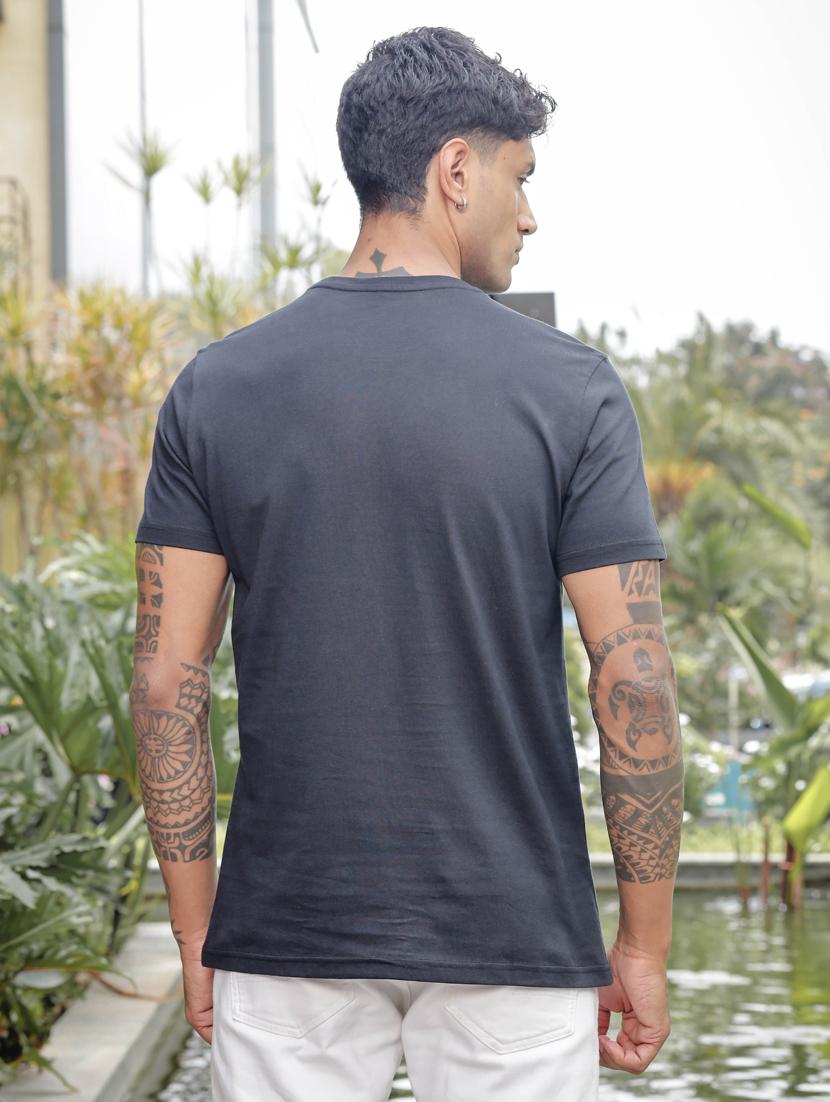 men round neck chest print t-shirt - 21563310 - Standard Image - 2