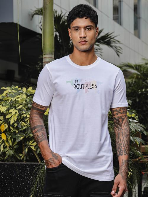 men round neck chest print t-shirt - 21563311 -  Standard Image - 0