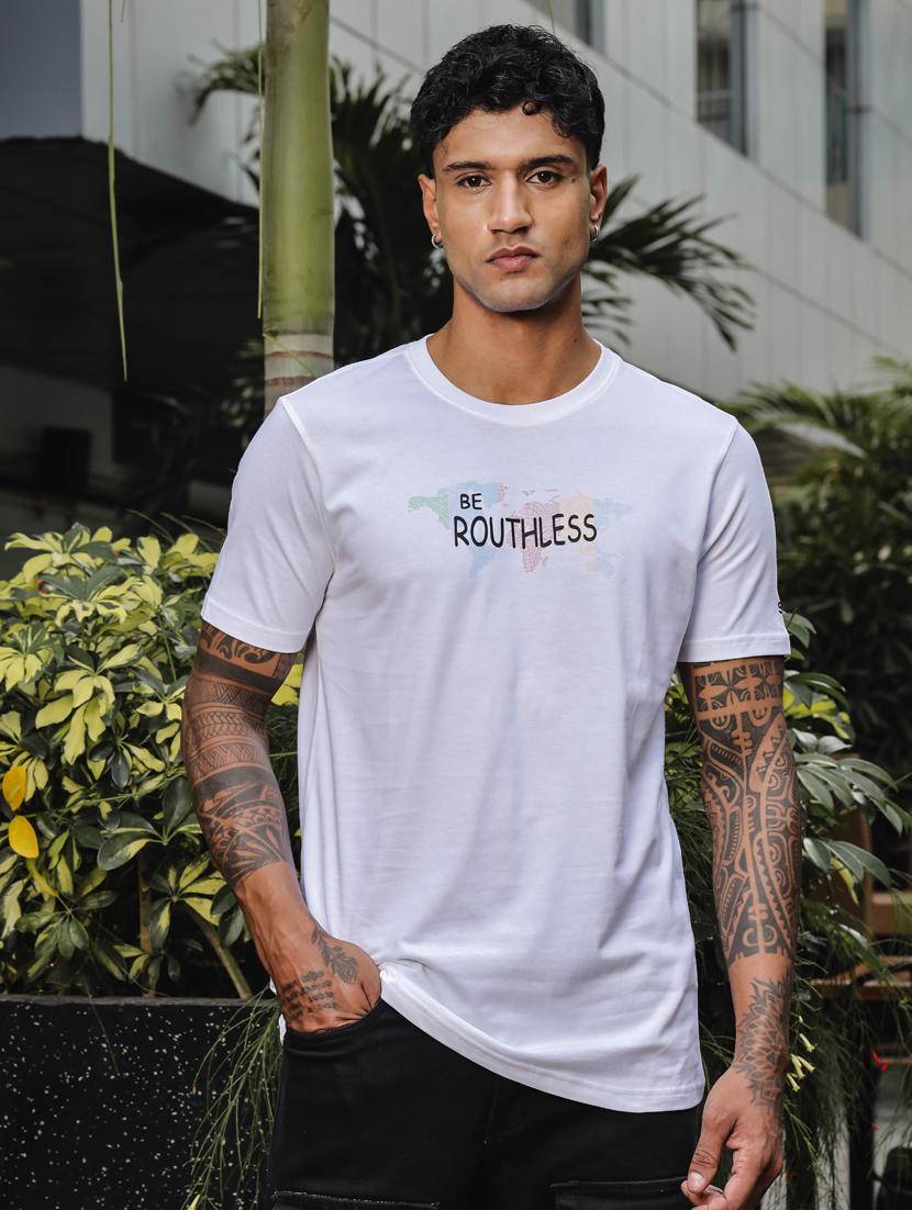 men round neck chest print t-shirt - 21563311 -  Zoom Image - 0