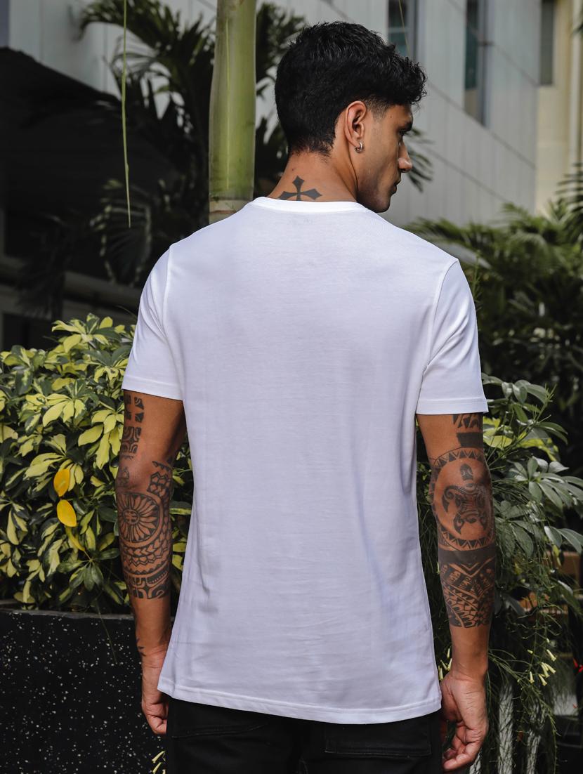 men round neck chest print t-shirt - 21563311 - Standard Image - 2