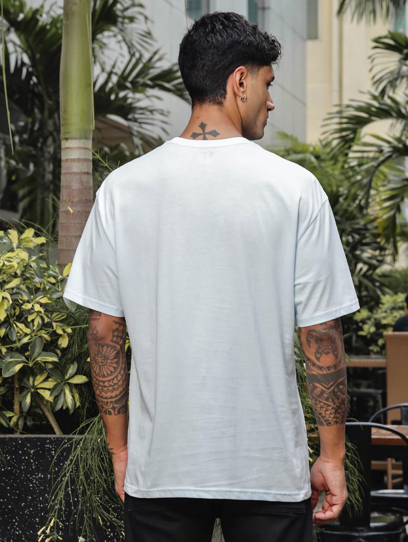 men round neck chest print t-shirt - 21563312 - Standard Image - 2