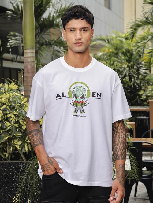 men round neck chest print oversized t-shirt - 21563313 -  Standard Image - 0