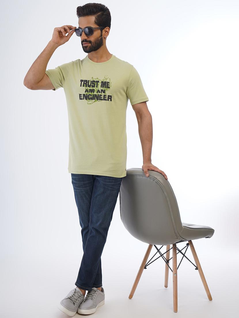 men round neck chest print t-shirt - 21563315 - Standard Image - 2
