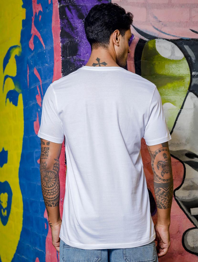 men round neck chest print t-shirt - 21563321 - Standard Image - 2