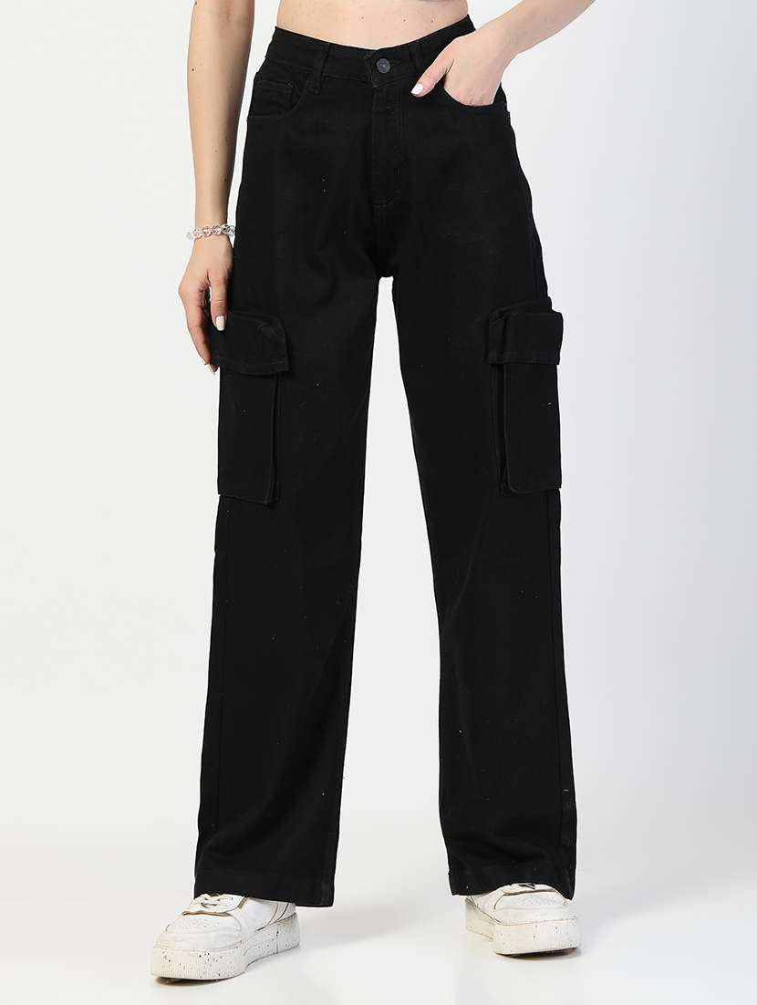 women solid regular fit cargo