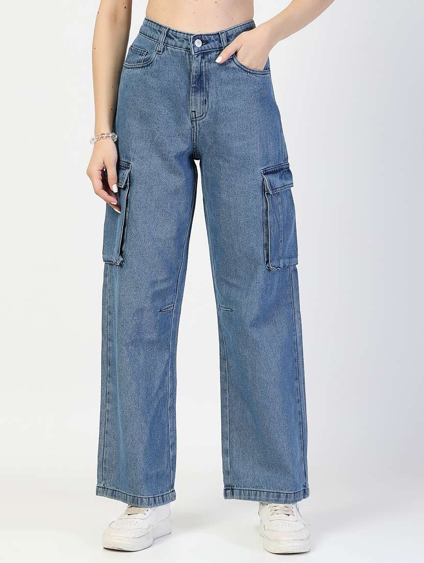 women solid regular fit cargo