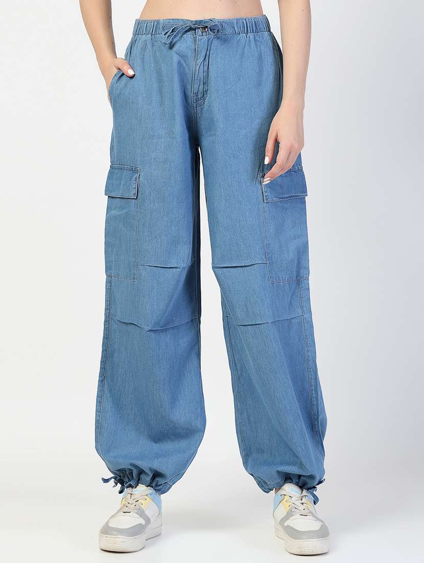 women solid regular fit cargo