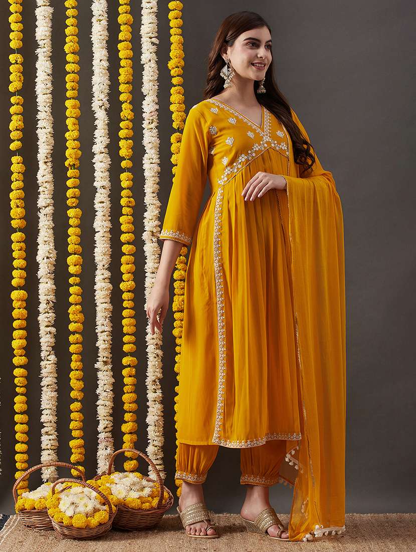 women embroidered three quarter sleeves suit set - 21563794 - Standard Image - 2