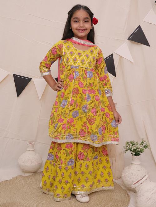 girls floral printed kurta sharara set with dupatta - 21563905 - Standard Image - 0