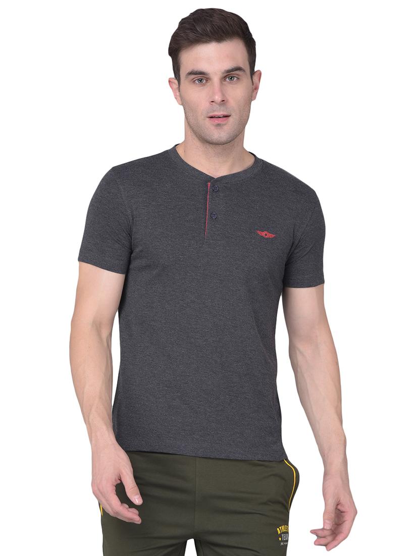 men solid henley neck short sleeves t-shirt - 21576165 -  Zoom Image - 0