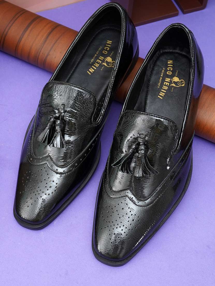 men textured slip on shoes