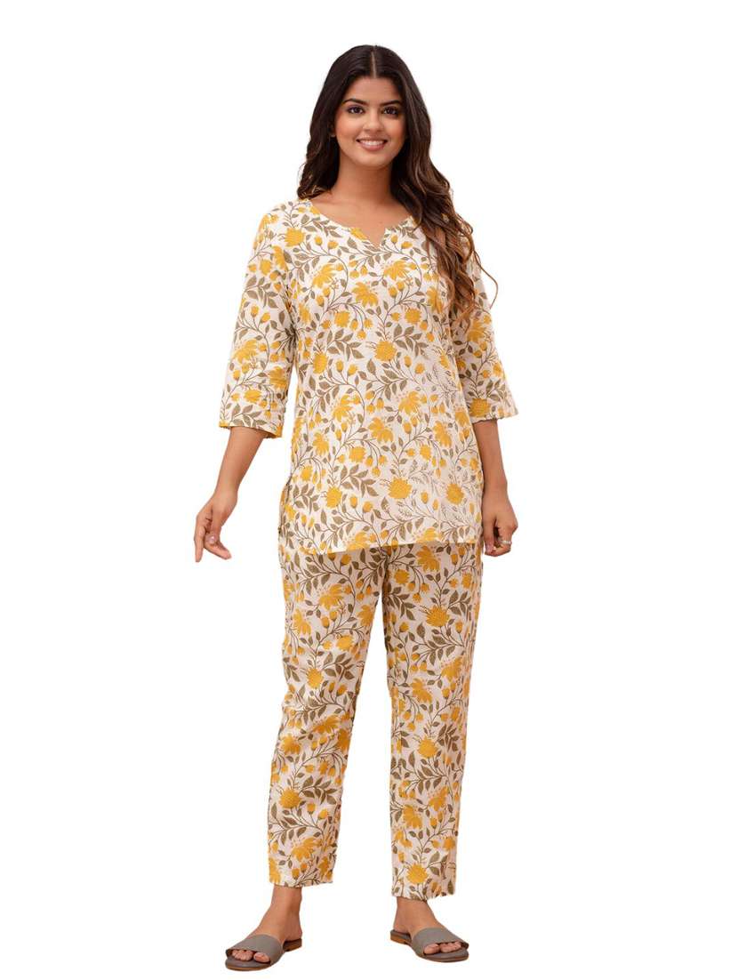 women printed three quarter sleeves nightwear pyjama set