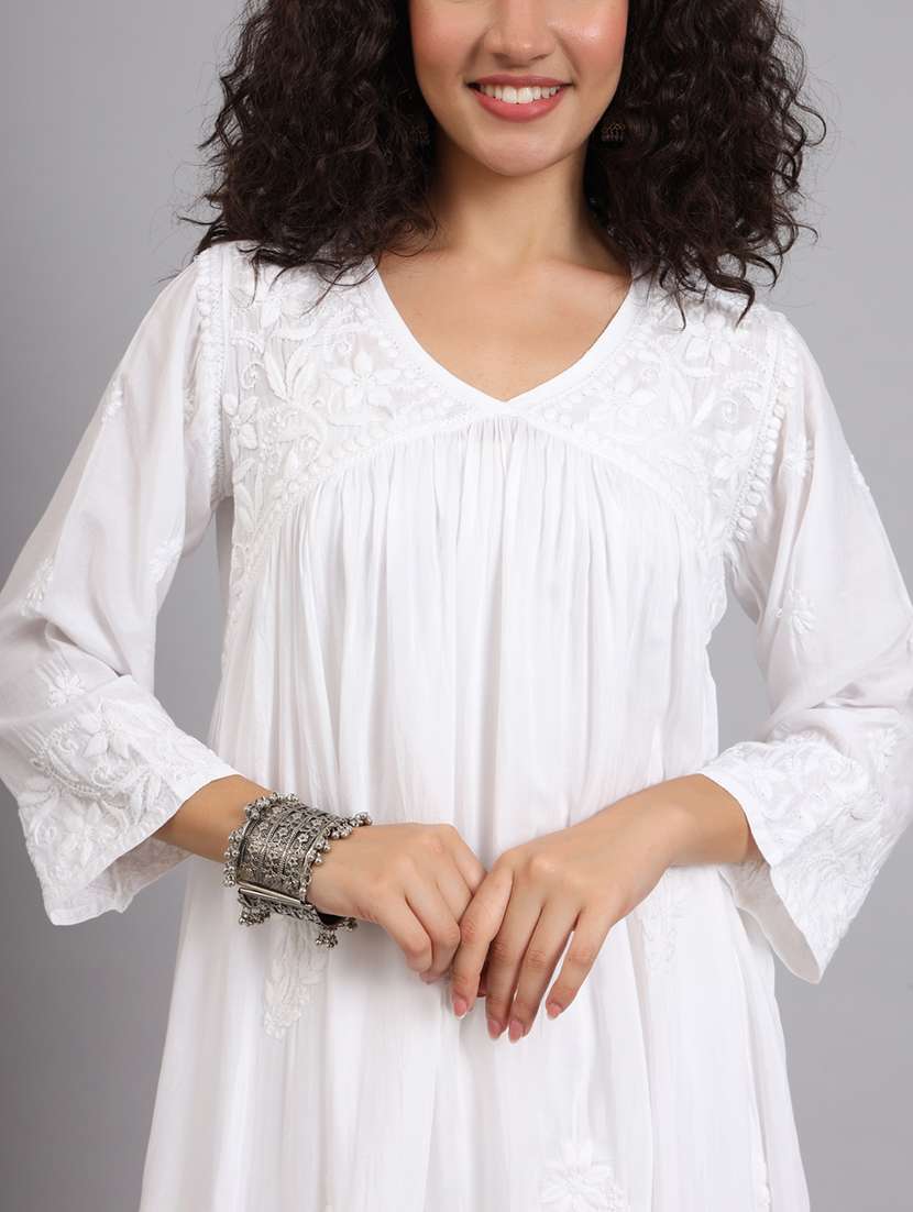 Women Chikankari Kurta Pant Set 