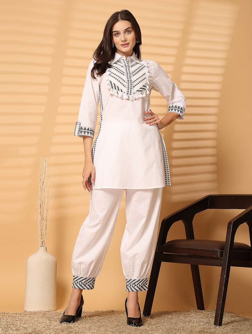 women cream shirt colla neck co-ord set