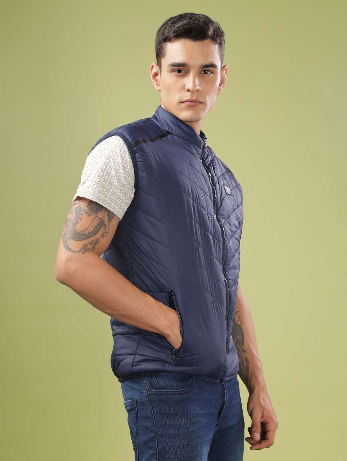 men solid sleeveles quilted jacket - 21586682 -  Standard Image - 2