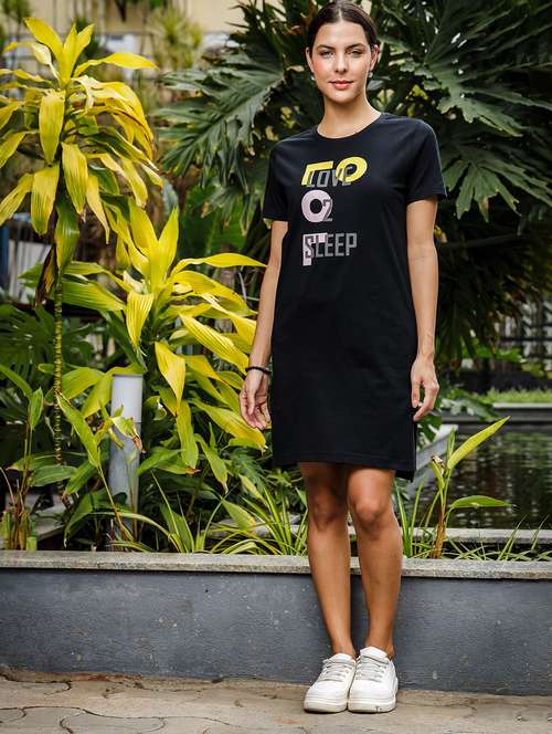 women black printed regular tee