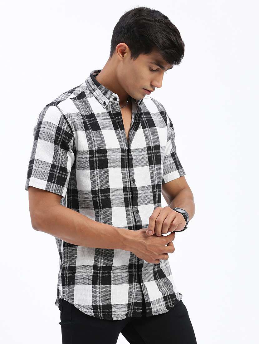 men short sleeves checkered casual shirt - 21597459 -  Standard Image - 2