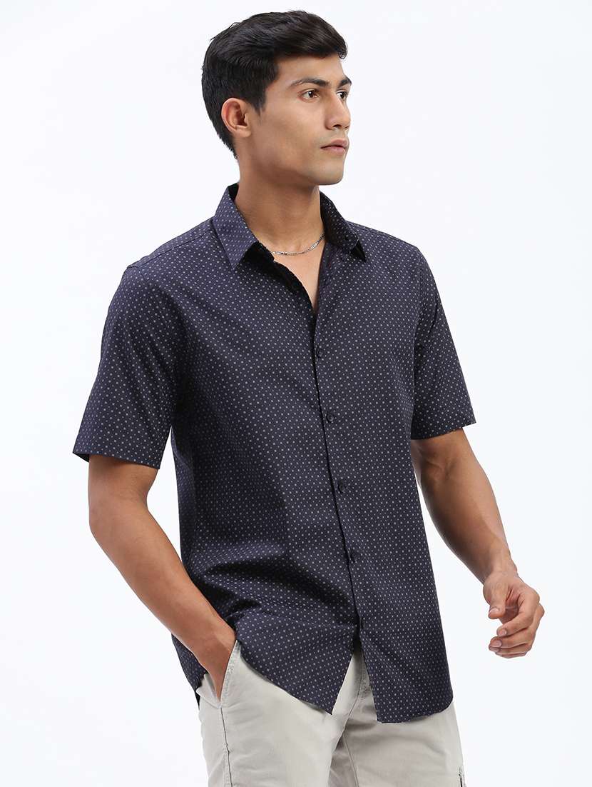 men short sleeves printed casual shirt - 21597473 -  Standard Image - 2