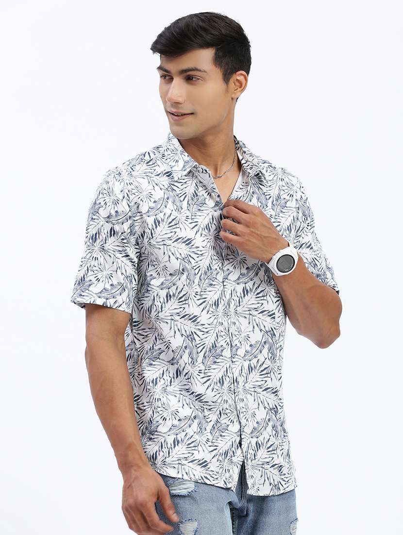 men short sleeves printed casual shirt - 21597478 -  Standard Image - 2