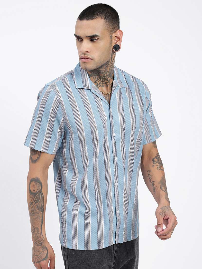 men short sleeves striped casual shirt - 21597481 -  Standard Image - 2