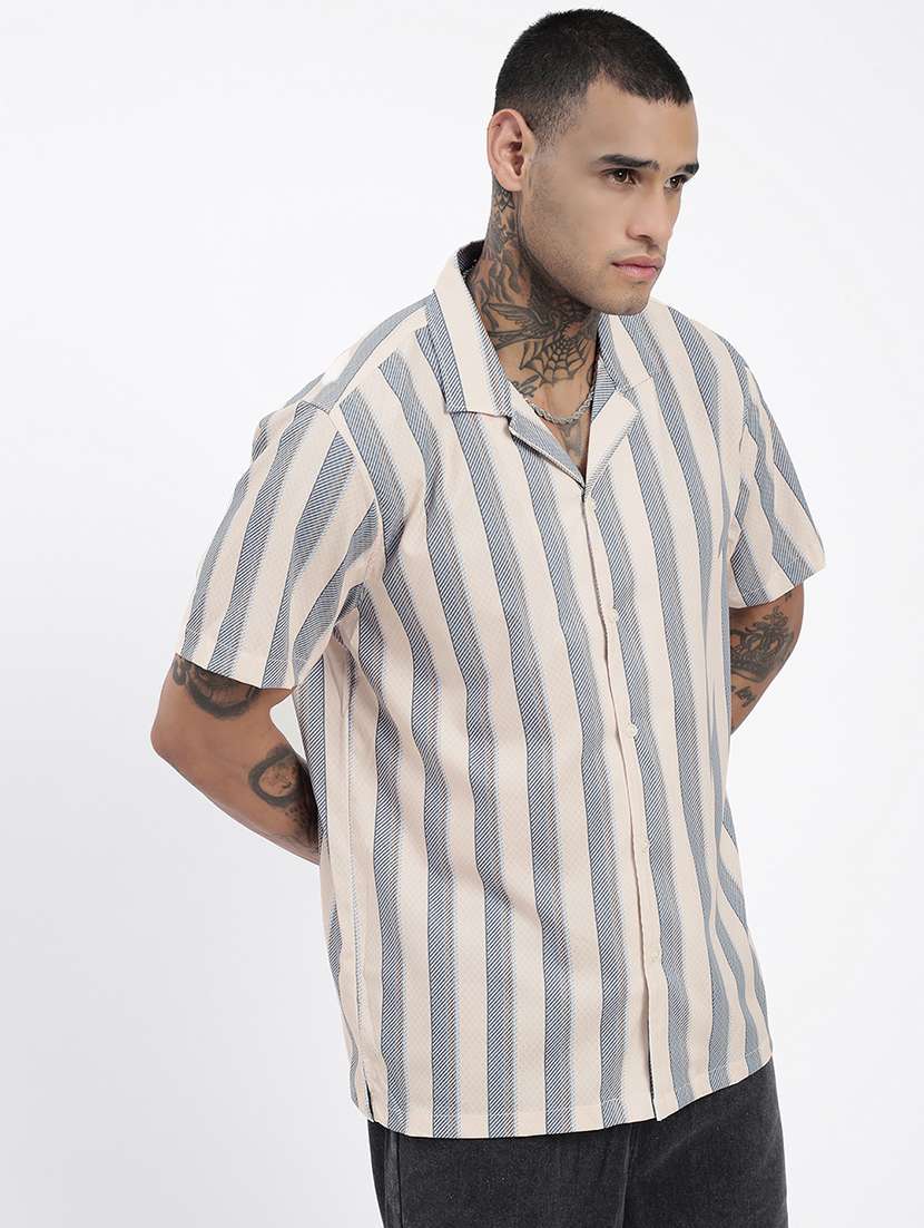 men short sleeves striped casual shirt - 21597484 -  Standard Image - 2