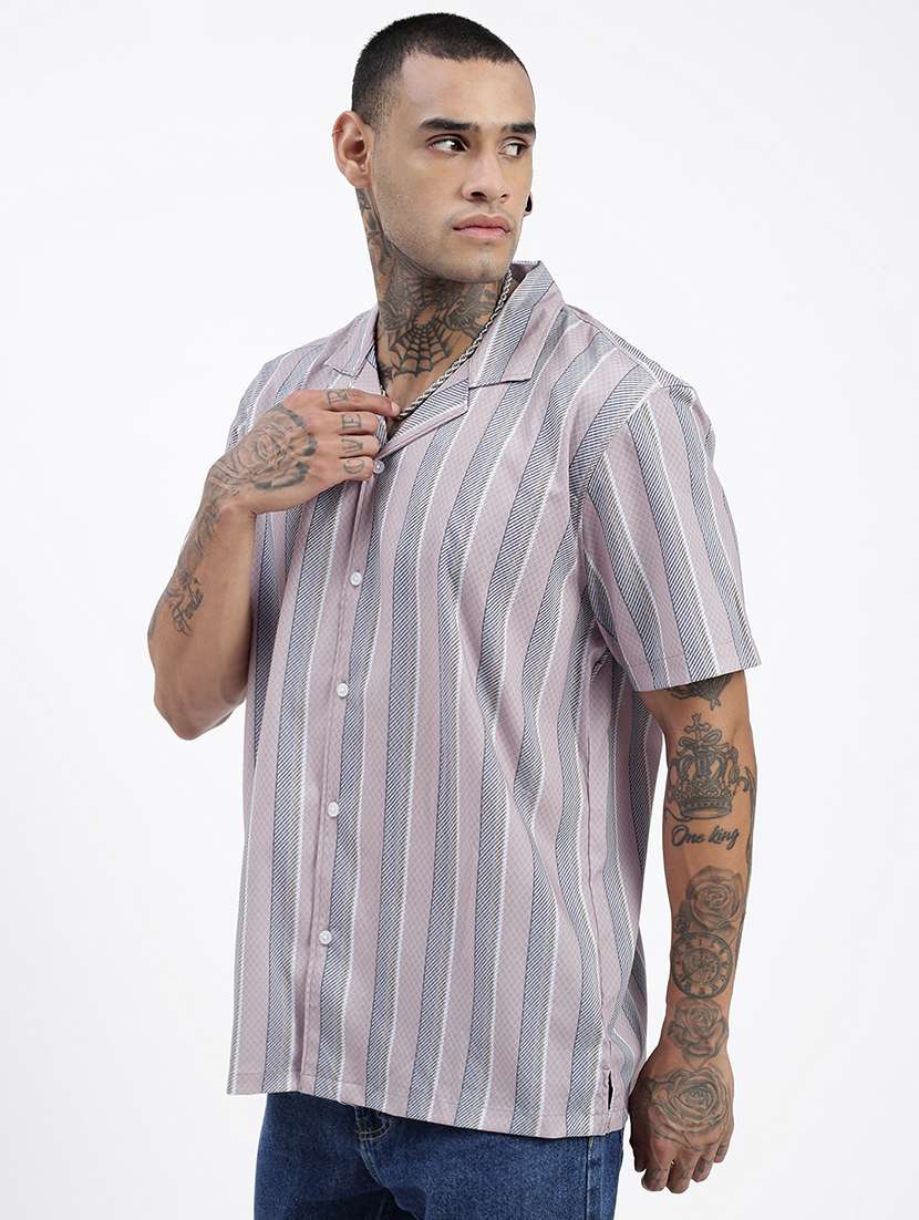 men short sleeves striped casual shirt - 21597487 -  Standard Image - 2