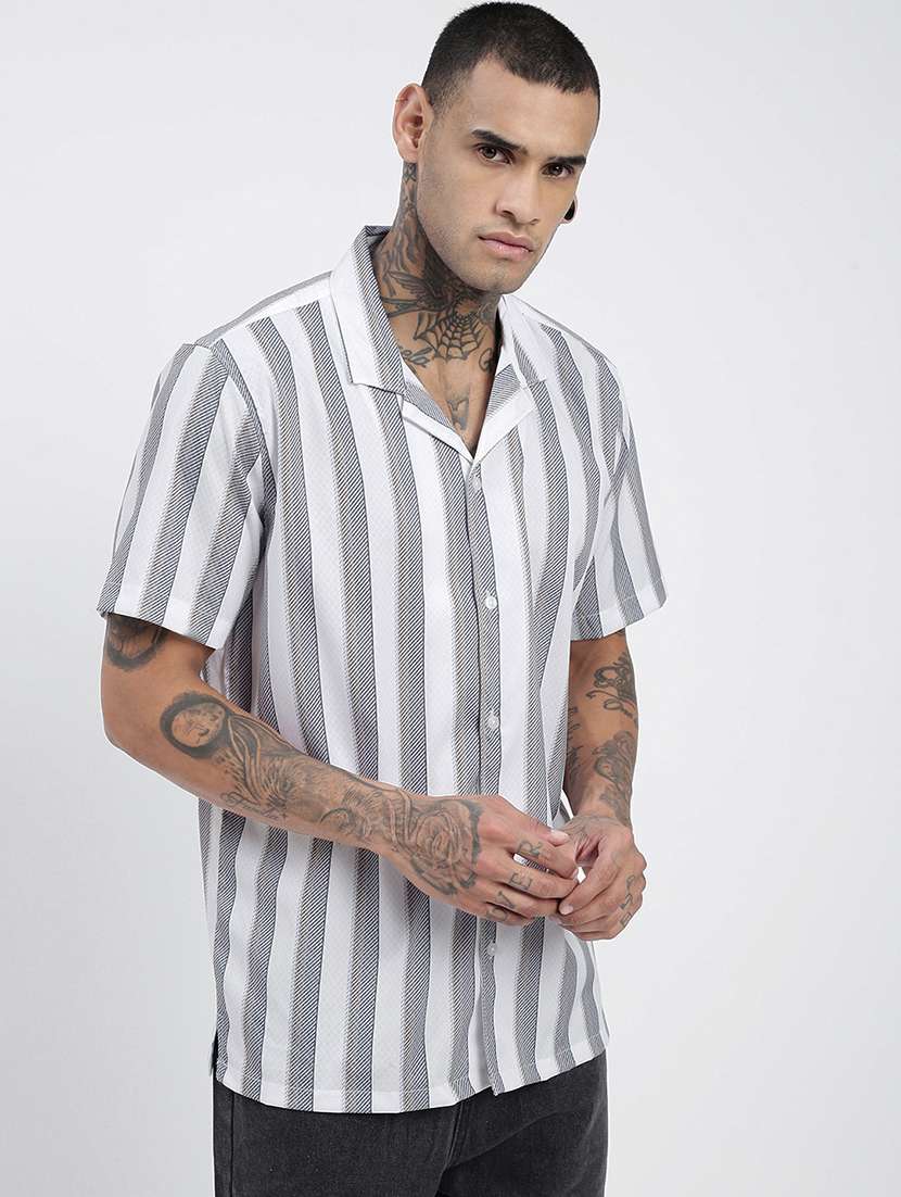 men short sleeves striped casual shirt - 21597497 -  Standard Image - 2
