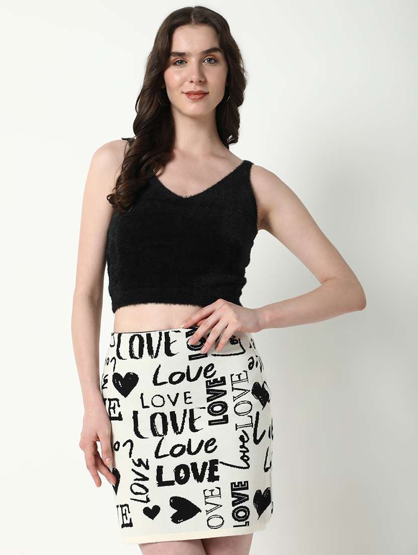 women black solid sleeveless crop top