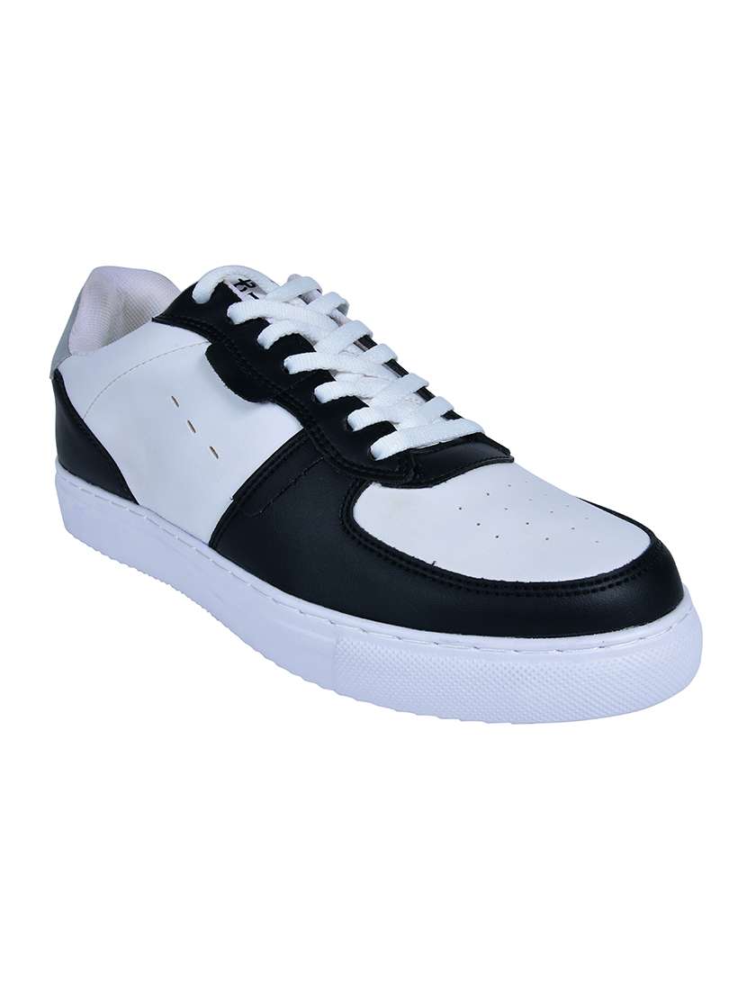 men lace up sneakers